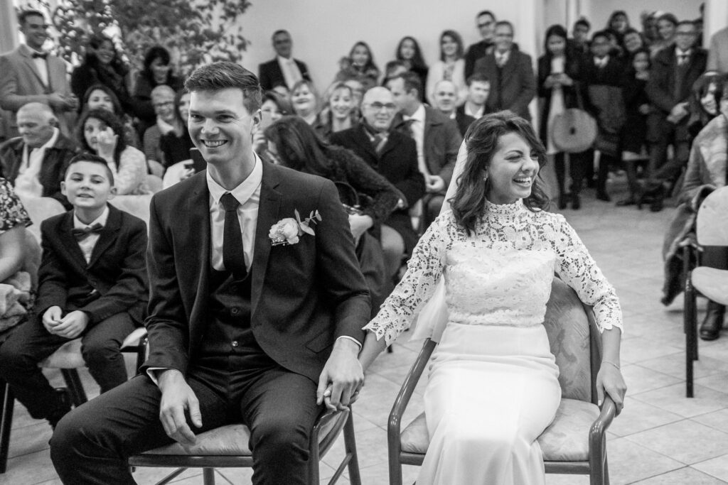 photo de mariage mairie , photo de mariage civile , photo de marié en noire et blanc , photographie de mariage in Lyon , photographe à Lyon , photo de marié Lyon