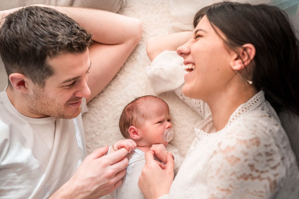 family picture in Lyon , expat photographer in Lyon, photographer for expat in Lyon , photoshoot baby, photo bébé et parent , photo de couple et bébé